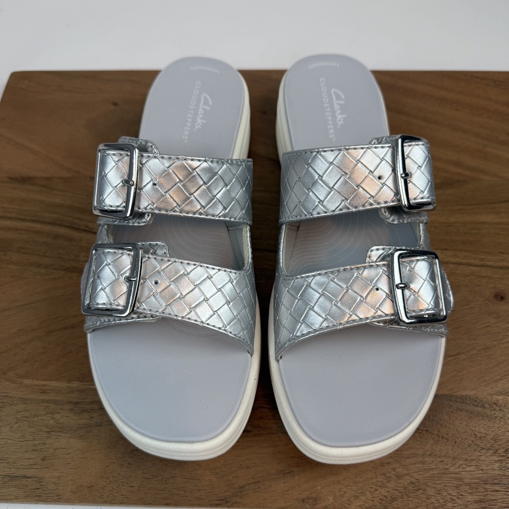 New Womens Clarks Drift Buckle Silver Faux Leather Woven Wedge Sandals Size 9.5